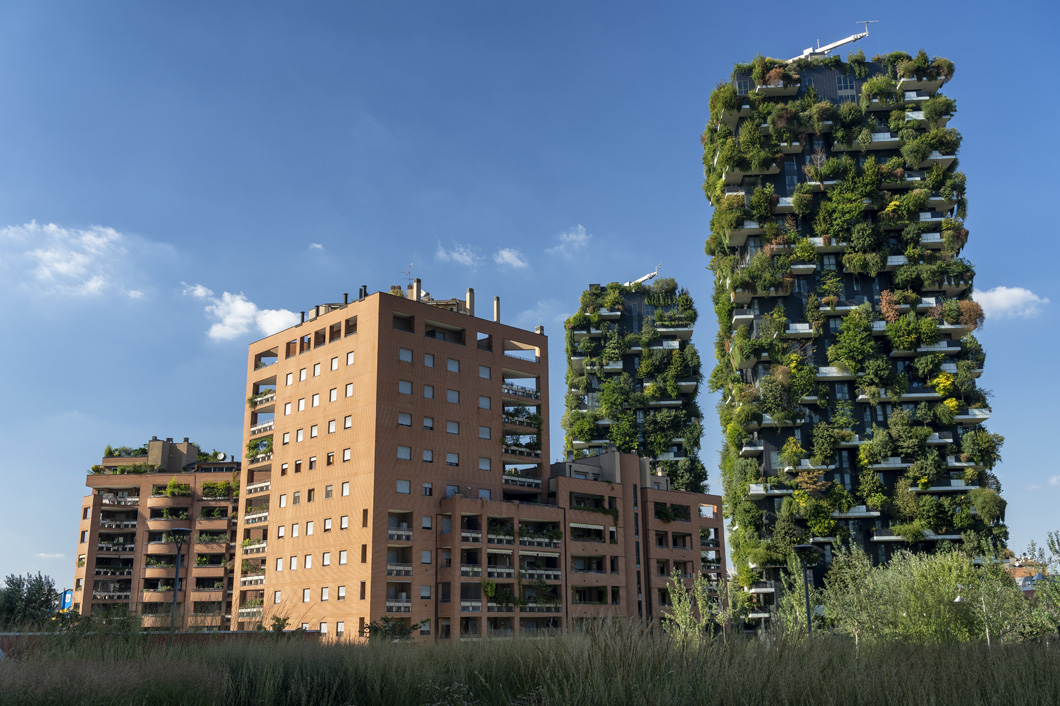 bosco-verticale-in-milan-2021-08-27-09-34-42-utc