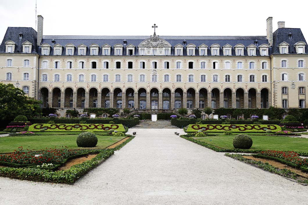 facade-and-garden-of-saint-george-palace-in-the-city-of-rennes-ille-et-vilaine-brittany-france