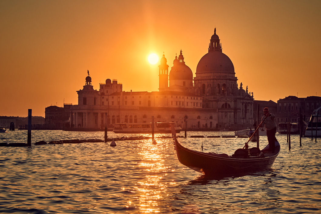 sunset-on-a-gondolier-standing-on-his-gondola-in-v-2021-08-26-20-10-43-utc