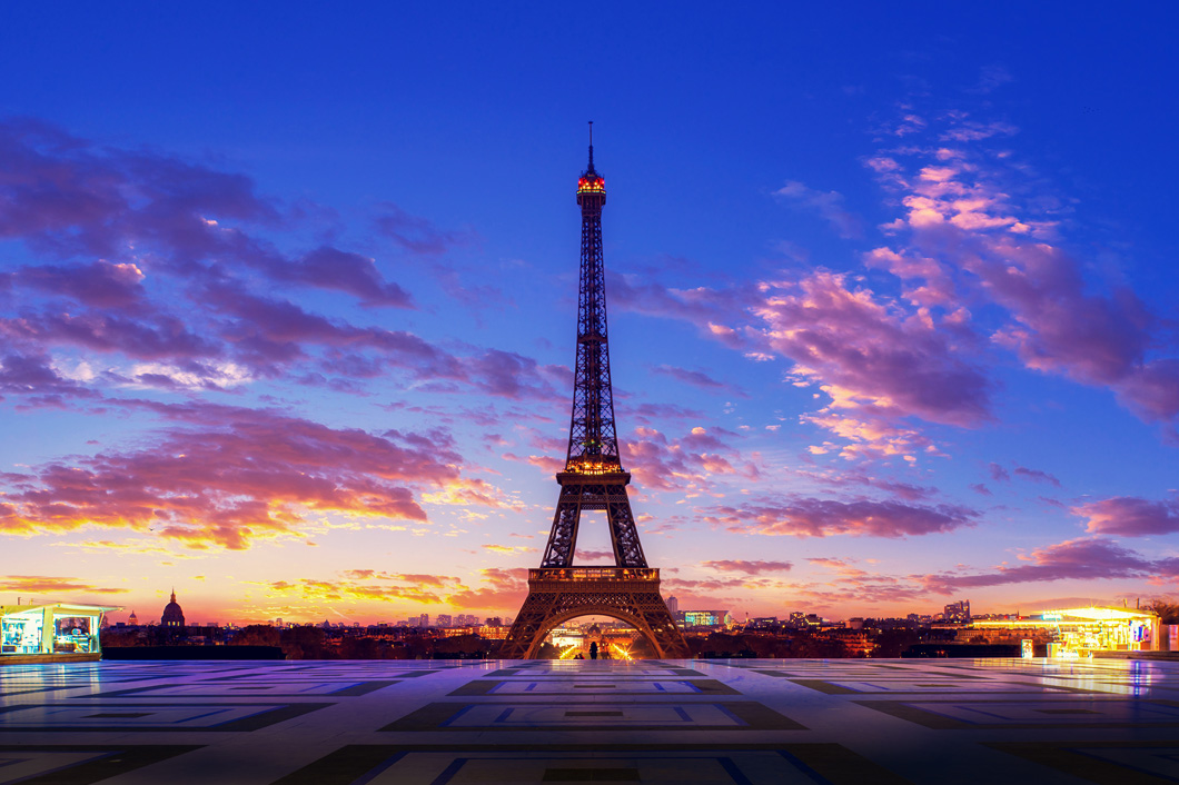 tracadero-square-in-paris-2021-08-31-09-44-18-utc