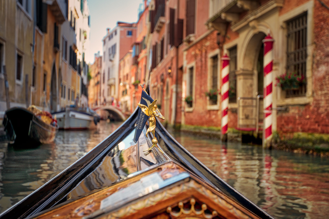 venice-gondola-2021-08-30-06-58-32-utc